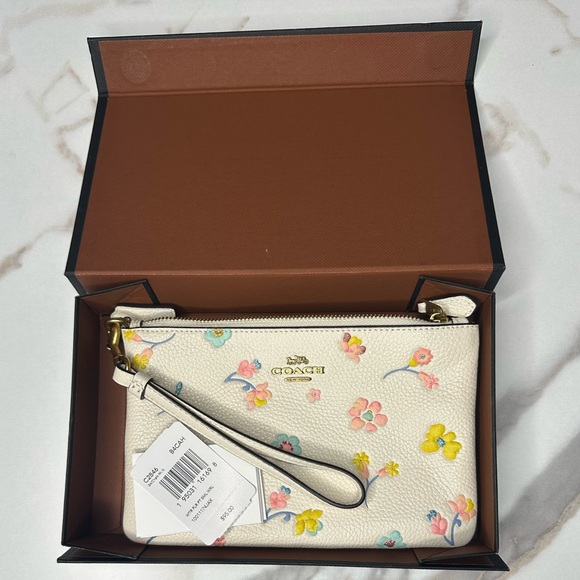 BNIB Coach Floral Pebble Leather Glitter Limited Edition Wristlet - Picture 2 of 6
